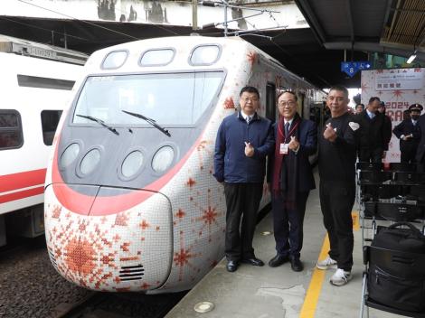 台鐵「SIRAYA西拉雅號」彩繪列車　愛心便當萌萌噠