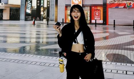 白癡公主撿到打開的失包！　衝出隔間到處問…如廁民眾看到都超驚恐