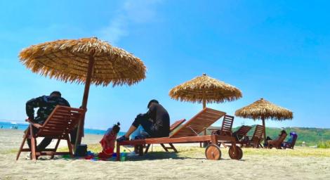 旗津「啤酒嘉年華」音樂不斷電　沙雕、藍眼淚超精彩