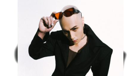 黃宣以前不是大光頭！超厚瀏海好飛遜　高中大頭照曝光…