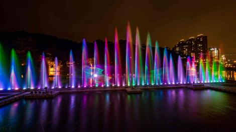 水舞雷射相輝映　吃喝玩樂到碧潭