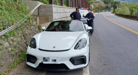 異想天開！車牌被吊扣　保時捷男竟「網購」假車牌繼續上路