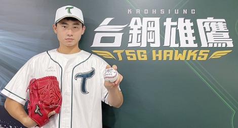 台鋼雄鷹季中選秀球員順利報到！　王柏傑簽約金470萬元最高