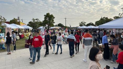 愛美小市湖畔市集美濃登場　人氣店家齊聚消費送搗麻糬