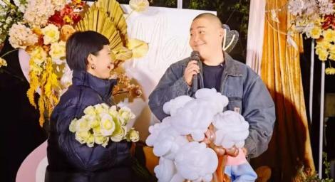 圖多／恭喜！郝劭文「單膝下跪」求婚成功 照片曝光好幸福