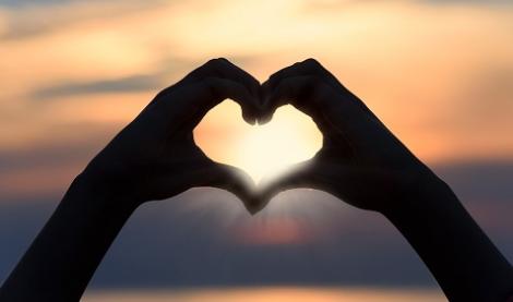 年薪400萬煞到摩斯女店員！癡情這樣幹　網友說他好變態