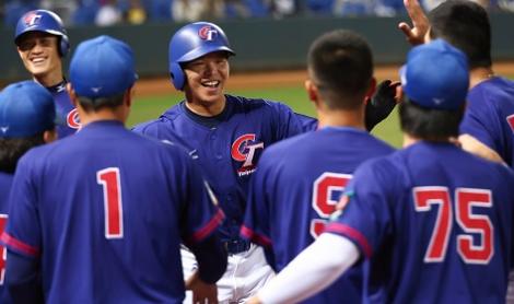 敲中華隊亞錦賽首轟　廖健富跟老天「借一點風」