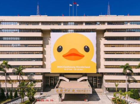 黃色小鴨、輕軌列車相繼登場！ 高雄「2024冬日遊樂園」愛河灣見