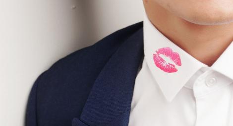 老公爽睡「小16歲嫩妹」　正妻提離婚！渣夫竟這樣回