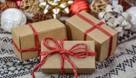 老鳥陣勢欺人！玩交換禮物送廢物　自己收到下秒翻臉走人