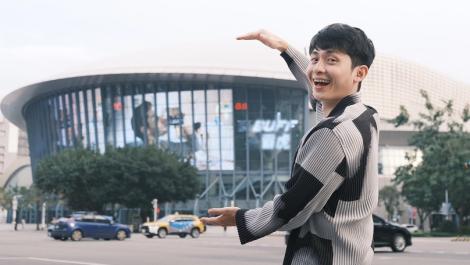 曾博恩攻蛋…一張票賣10萬！　網酸：坐你腿上嗎？