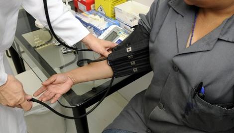 173cm妹子爽打工！診所櫃台每天爽領薪　她卻嘆：錢越領越心虛