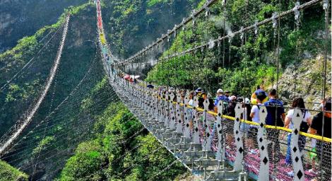 南投雙龍（依希岸）七彩吊橋　超美原鄉值得一遊