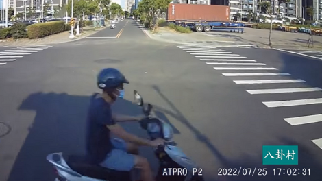 卡車前呼嘯而過！玩命三寶「險些晚七天回家」…司機怒噴這句全網喊舒壓