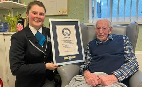 111歲英國老兵獲金氏世界紀錄 健康秘訣曝光