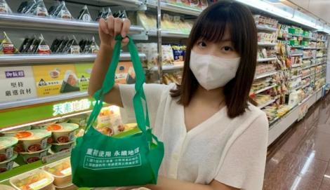 711買咖啡、便當自己手拿！明起「不提供提袋」減少711噸碳排放　網友贊成