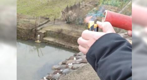 鄰居亂扔鞭炮！掉在7歲男童身上…右臂整隻截肢　慘況曝光