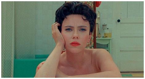 《小行星城》當「黑寡婦」史嘉蕾喬韓森遇上魏斯安德森的「魏式美學」