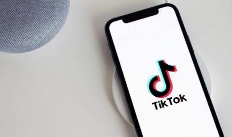 媽媽刷抖音爆噴150萬元！　兒女見到帳單傻了