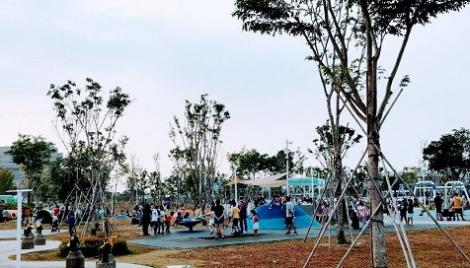 搭捷運、輕軌來玩　亞灣區最大的「時代公園」