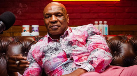 屁孩惹拳王「碎嘴+丟水瓶」　泰森爆氣起身揍人…影片曝光