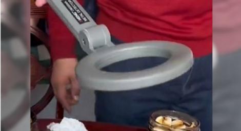 除夕吃水餃！他竟出動「金屬探測儀」原因曝光