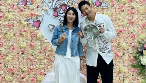 威廉、卓君澤簽字！像辦會員卡一樣自然…她自嘲身材走樣：我沒懷孕