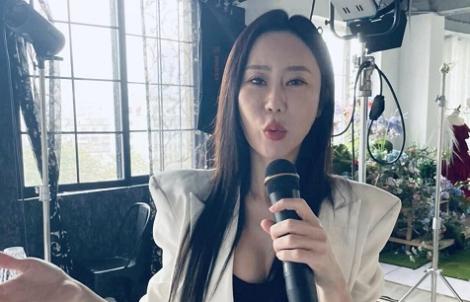 元祖創辦人闖前兒媳家！拿手機亂亂錄還轉發　黃鐙輝尷尬直擊