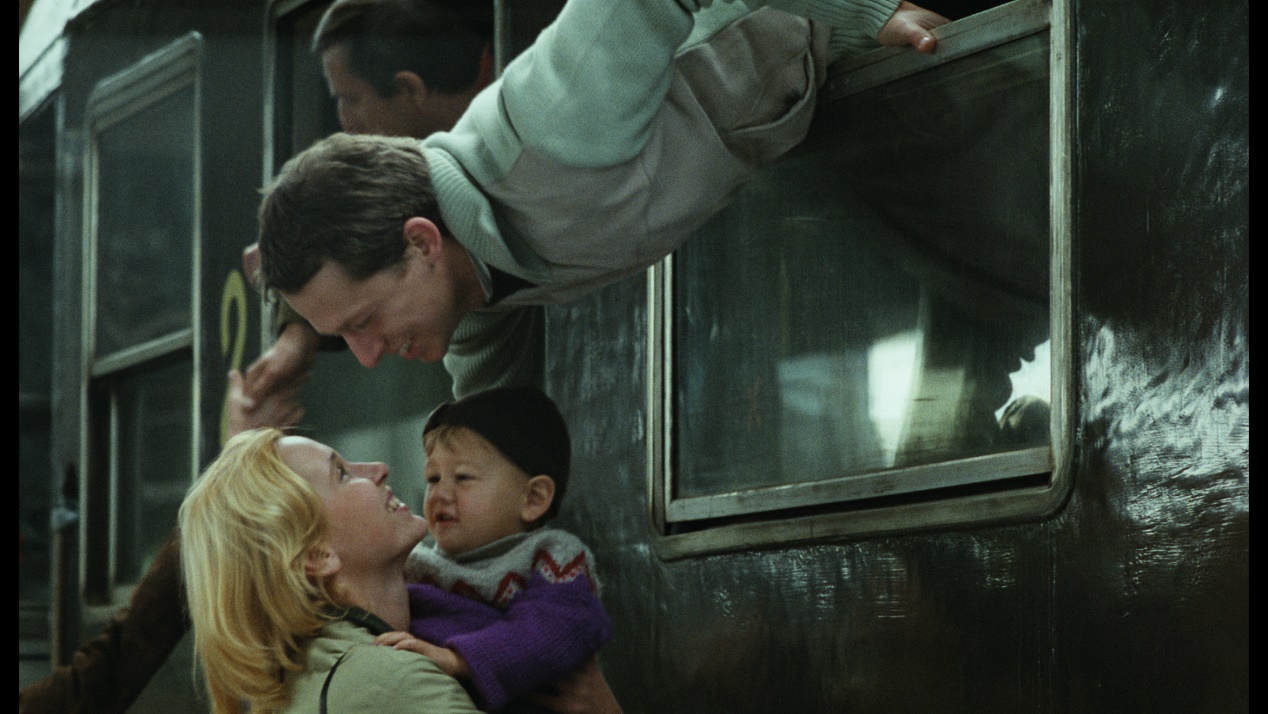 一張含有 人員, 人的臉孔, 服裝, 男孩 的圖片

自動產生的描述