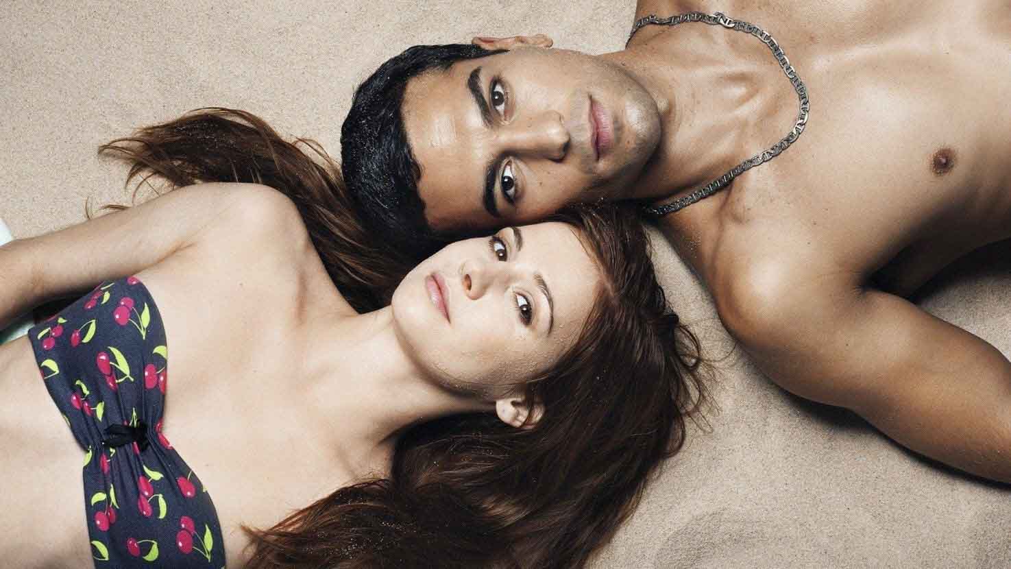 一張含有 排列, 人員, 室內, 平躺 的圖片
自動產生的描述