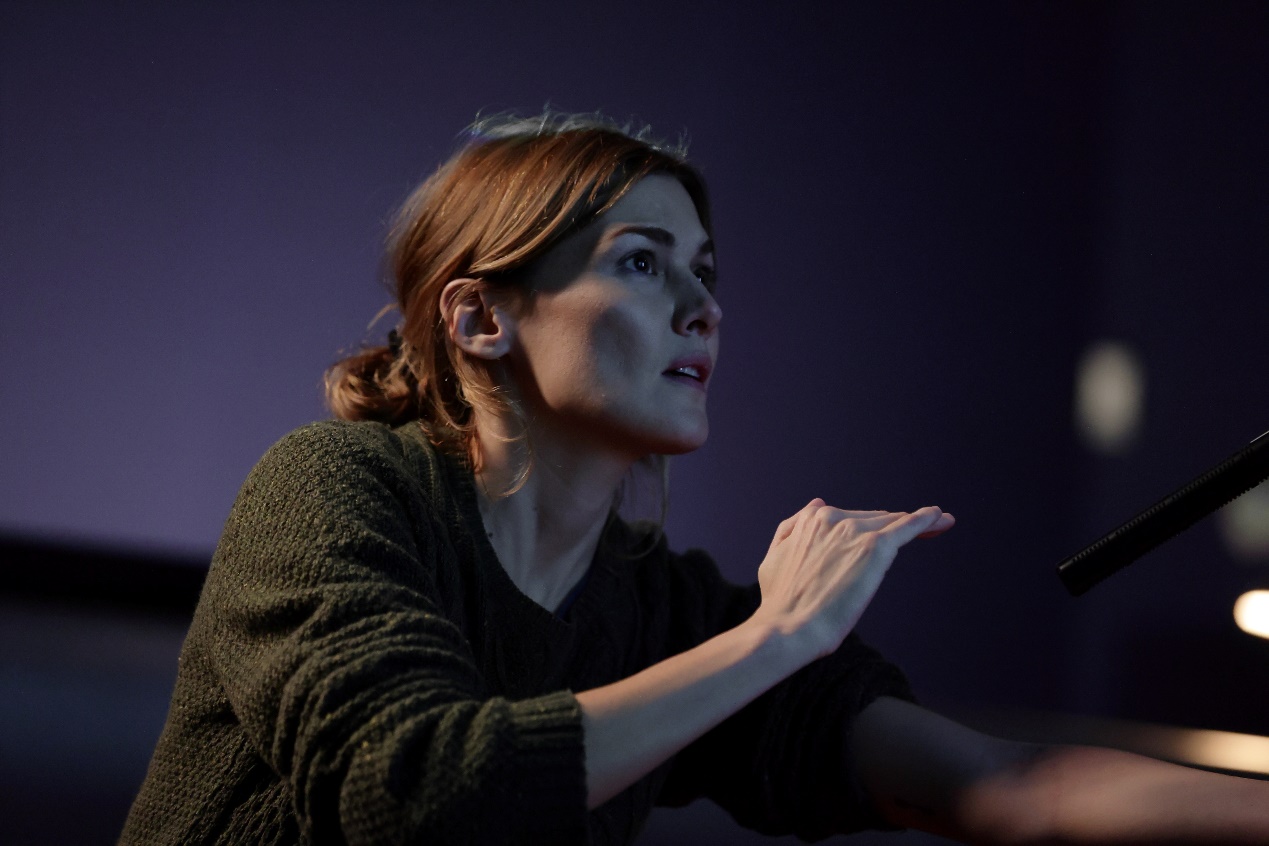 一張含有 人員 的圖片

自動產生的描述